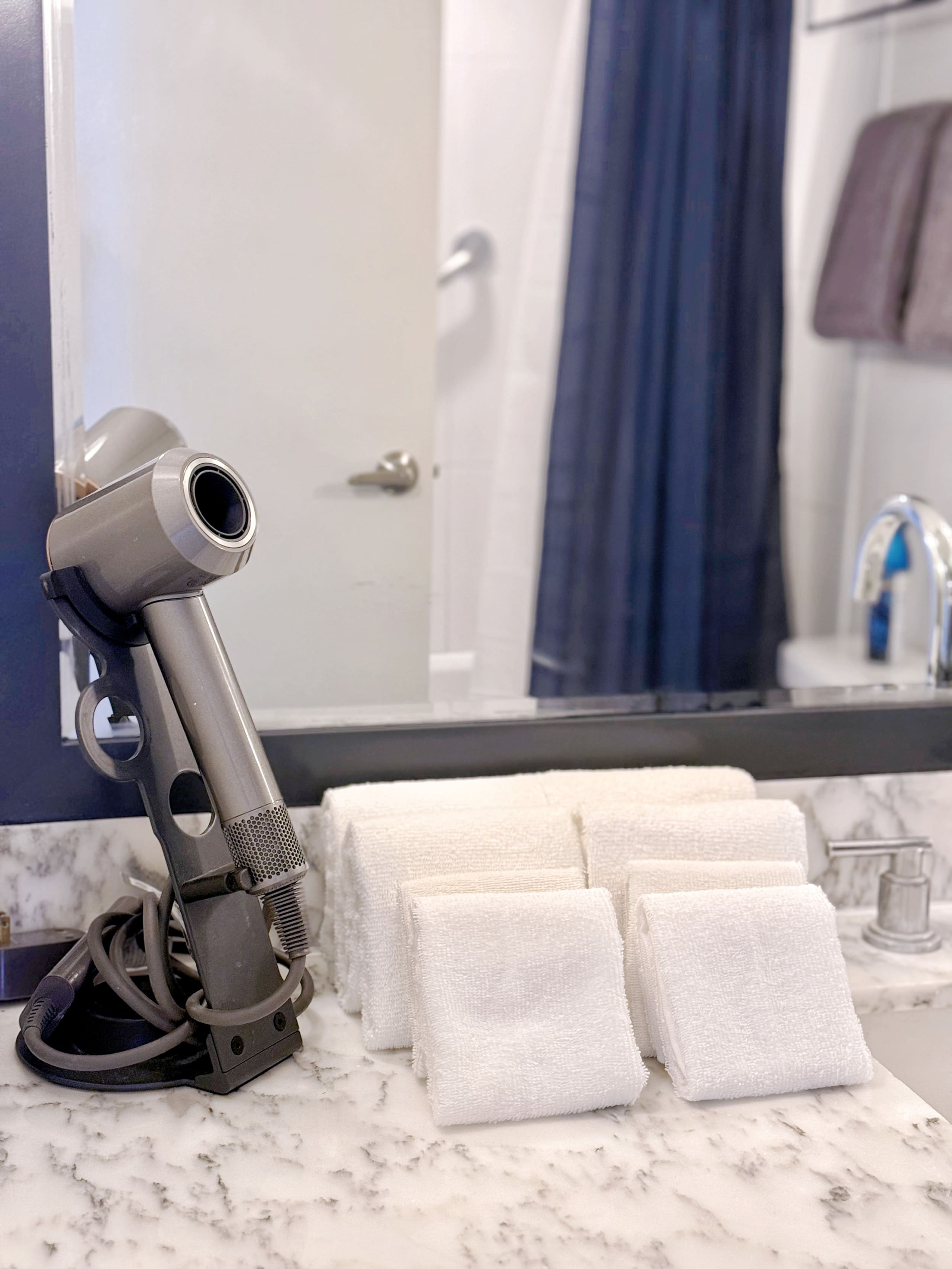 Condo in Honolulu · ★4.95 · Studio · 2 beds · 1 private bath - Image 15