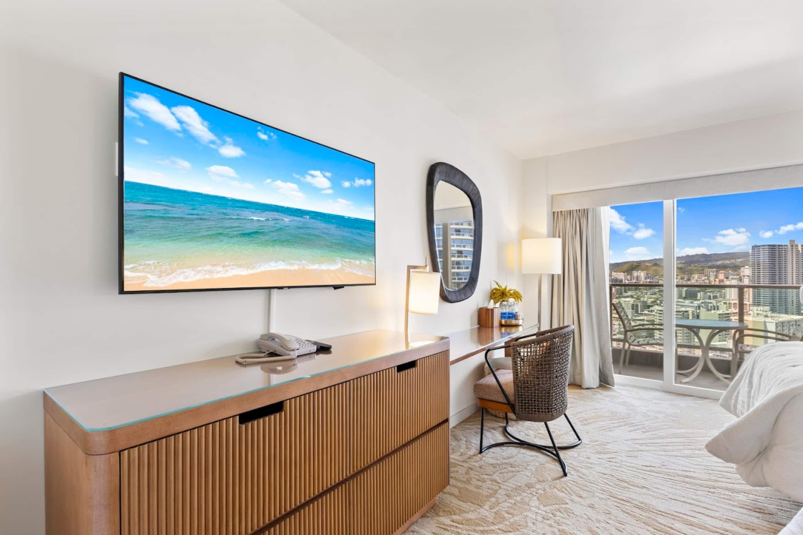 Condo in Honolulu · ★4.95 · Studio · 2 beds · 1 private bath - Image 9