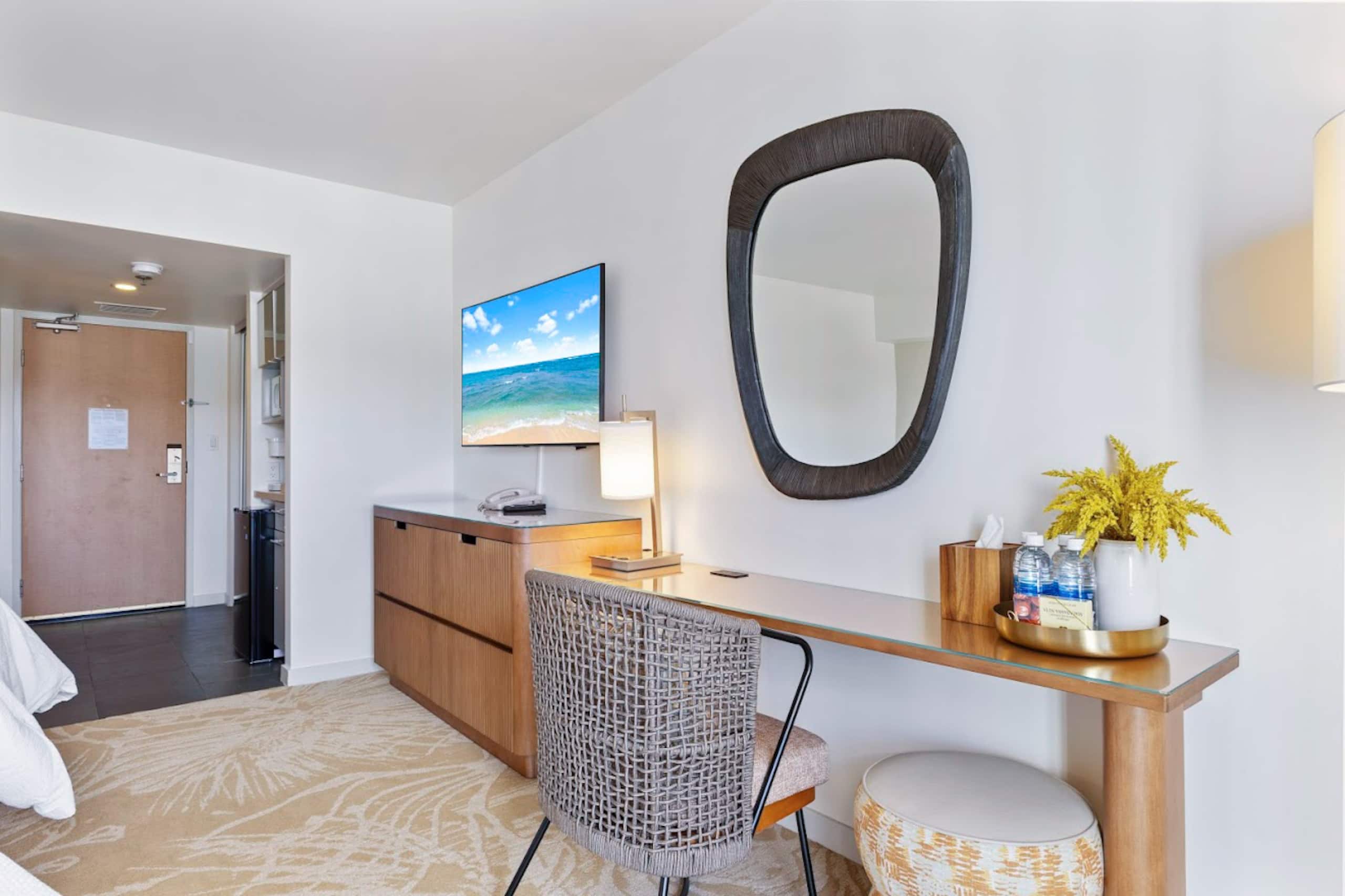 Condo in Honolulu · ★4.95 · Studio · 2 beds · 1 private bath - Image 5