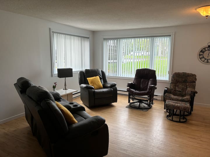 Logement Entier: La Pierre Précieuse, Alma - Alma