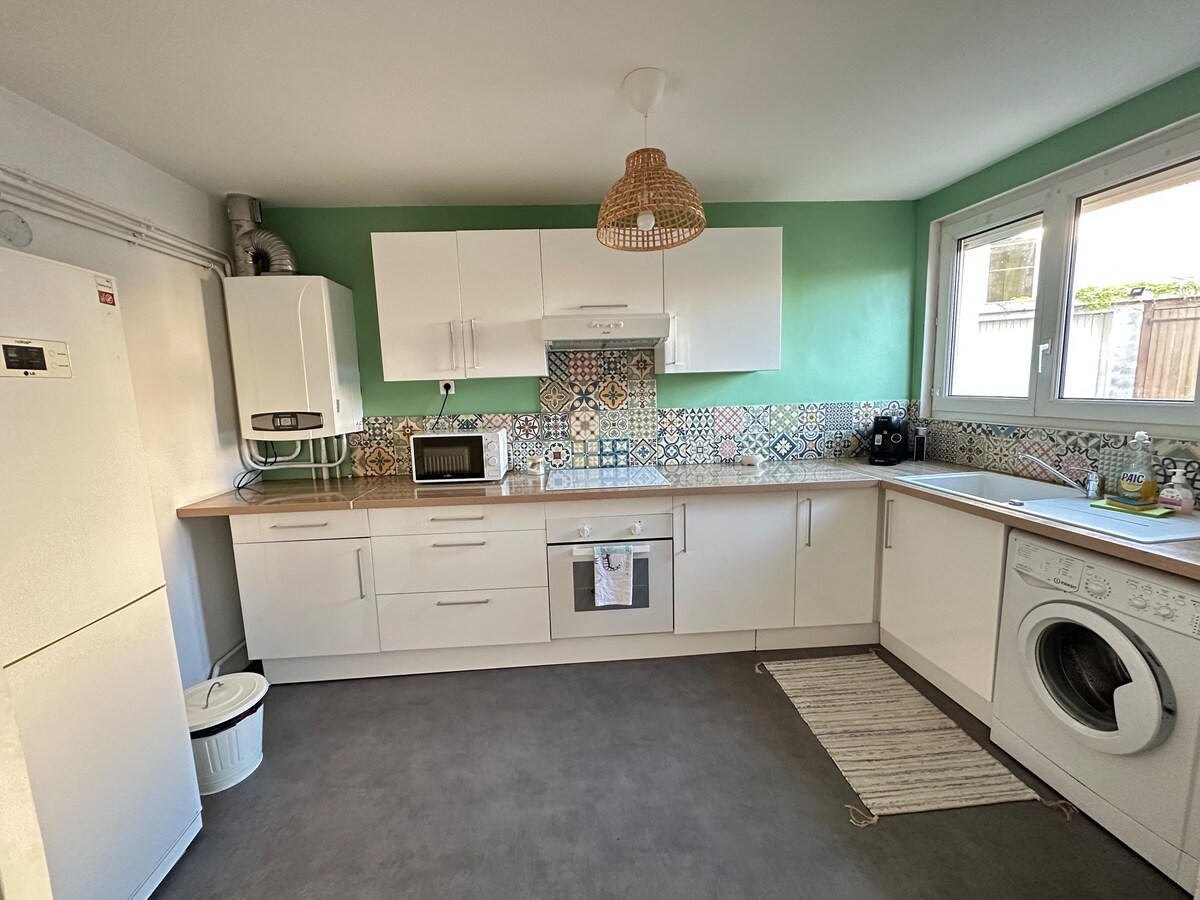Top performing Airbnb: Le Mans: Spacious and Bright Apartment in Le Mans