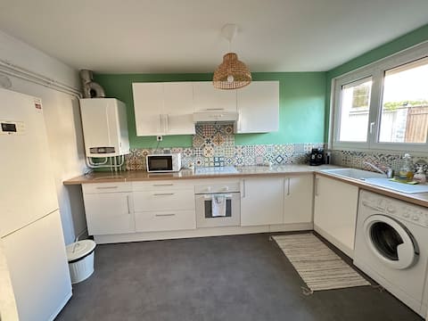 Top performing Airbnb: Le Mans: Spacious and Bright Apartment in Le Mans