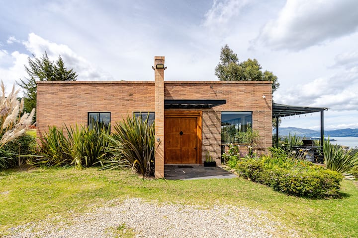 Villa Positano · Reservoir Views · Jacuzzi