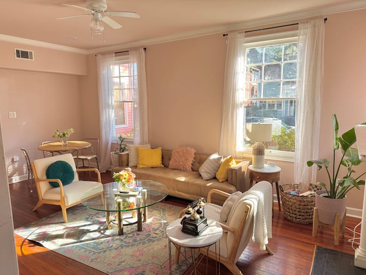 King Bed, Very Walkable Location!  By Free Shuttle - Savannah, GA