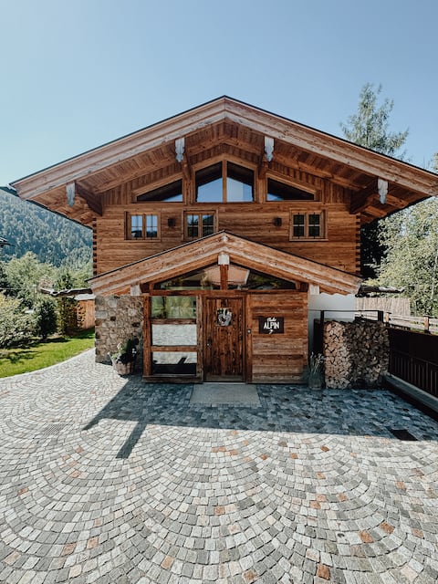 Luxury chalet (Alpine) with hot tub and sauna