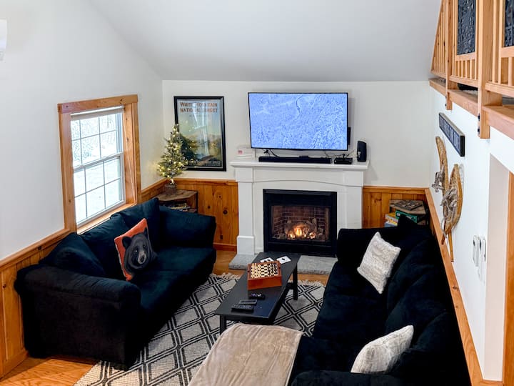 Mountain Chalet W/ Hot Tub, Sauna, Firepit - New Hampshire (State)