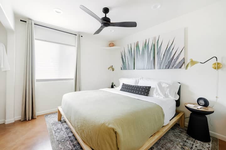 Agave Room: regular King bed. Avocado Organic mattress.