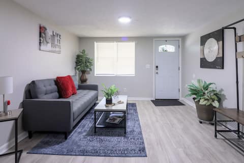 Successful Airbnb property: Beautifully renovated home/ 5BR in Glenville