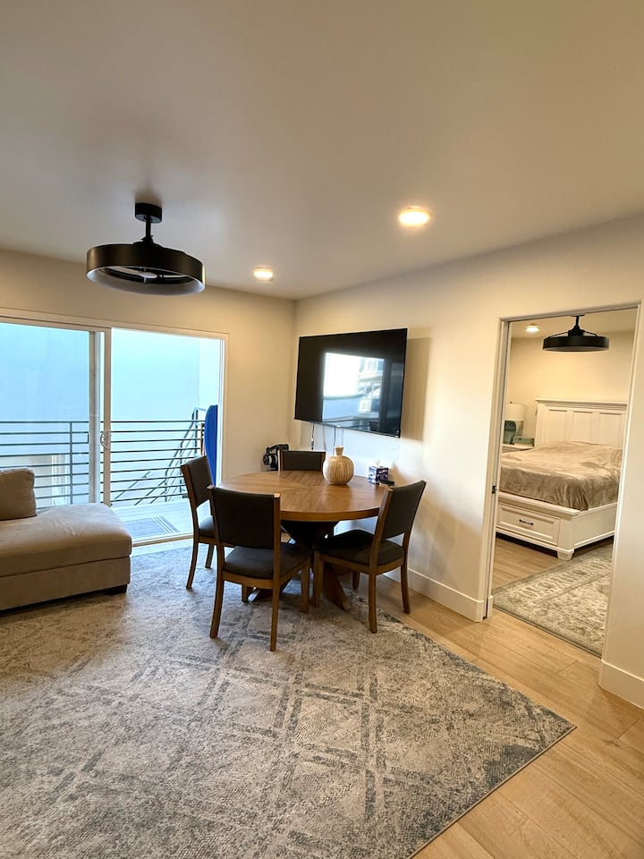 Lovely Condominium, 2 Min From The Beach. - San Diego, CA