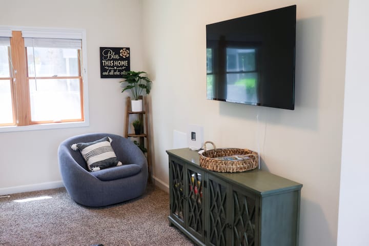 Walk To Downtown + Fire Pit + Pet Friendly! - Lake Geneva, WI