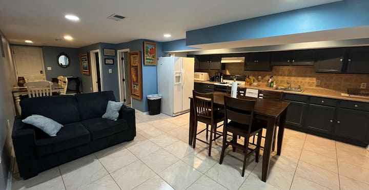 Urban Oasis Near Ewr | Nyc Train + Free Parking - Elizabeth, NJ