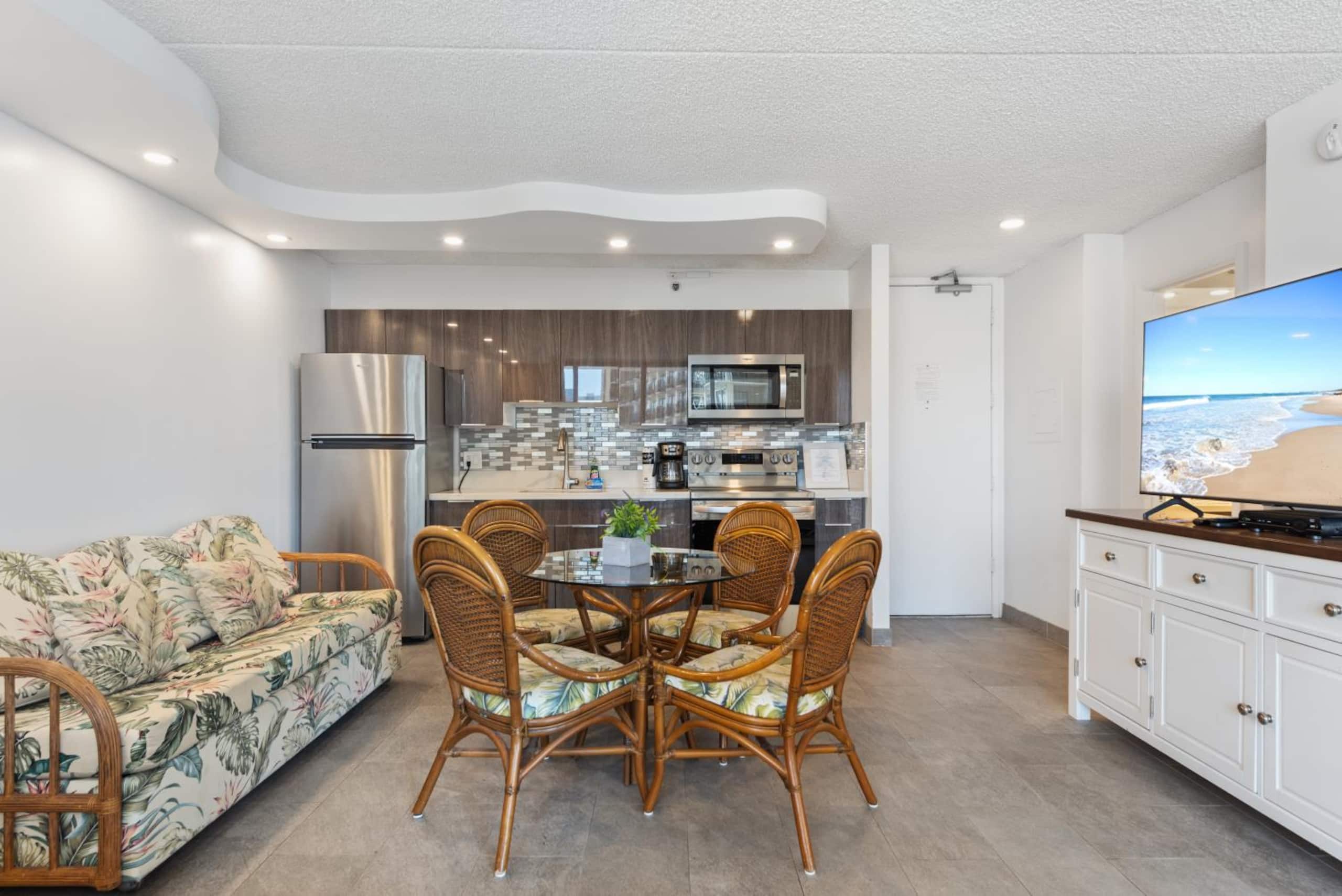 Condo in Honolulu · ★4.68 · 1 bedroom · 4 beds · 1 private bath - Image 4