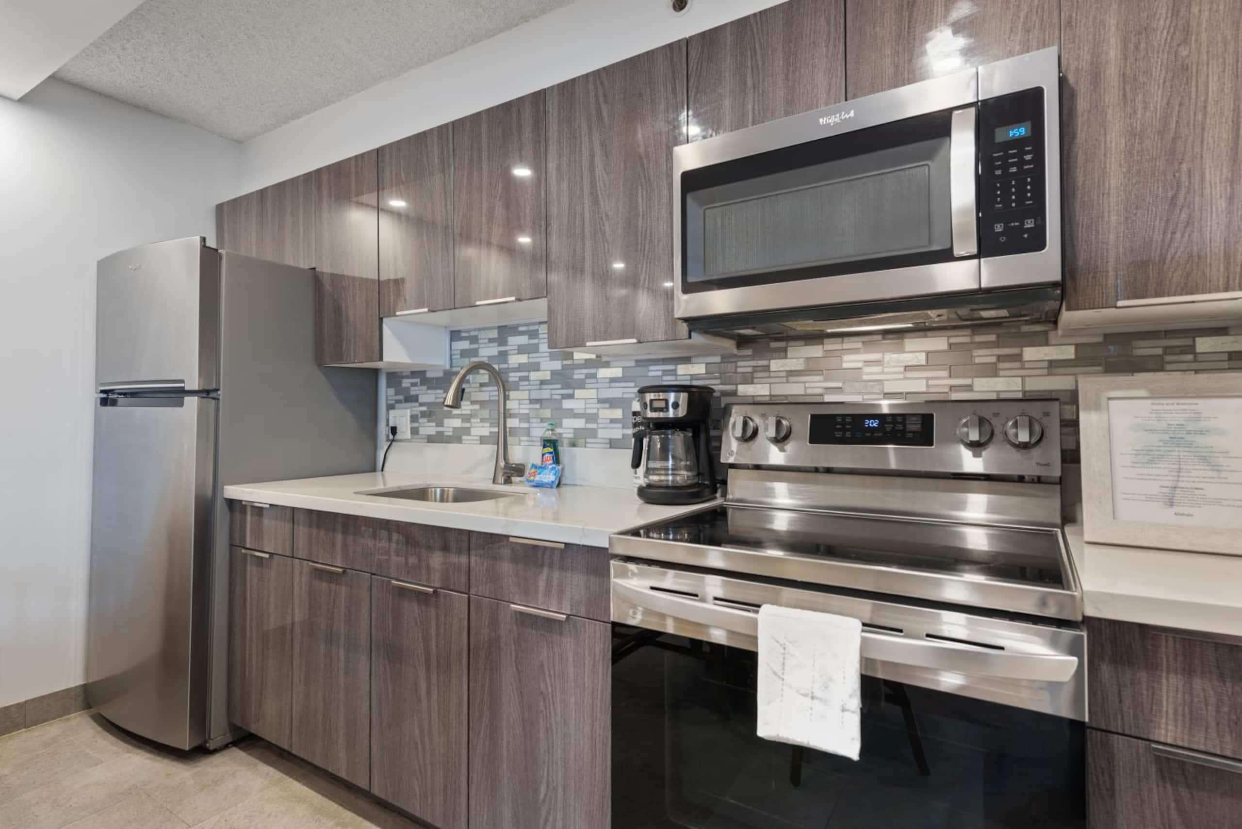 Condo in Honolulu · ★4.68 · 1 bedroom · 4 beds · 1 private bath - Image 8