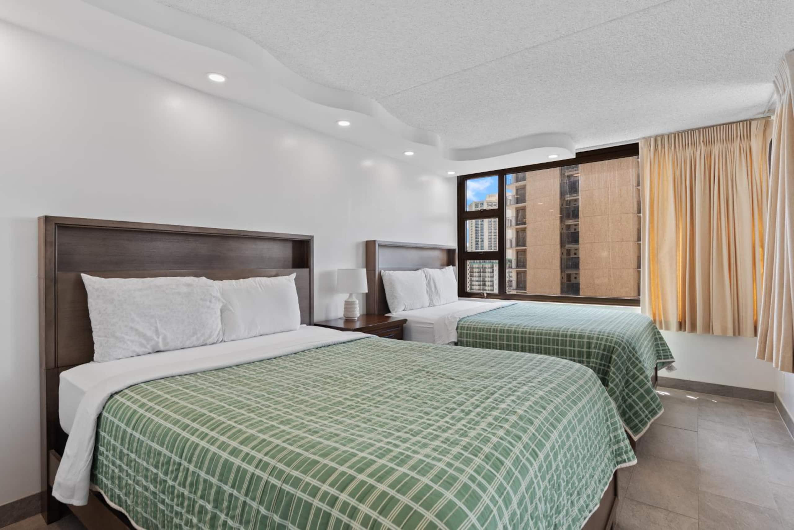 Condo in Honolulu · ★4.68 · 1 bedroom · 4 beds · 1 private bath - Image 13