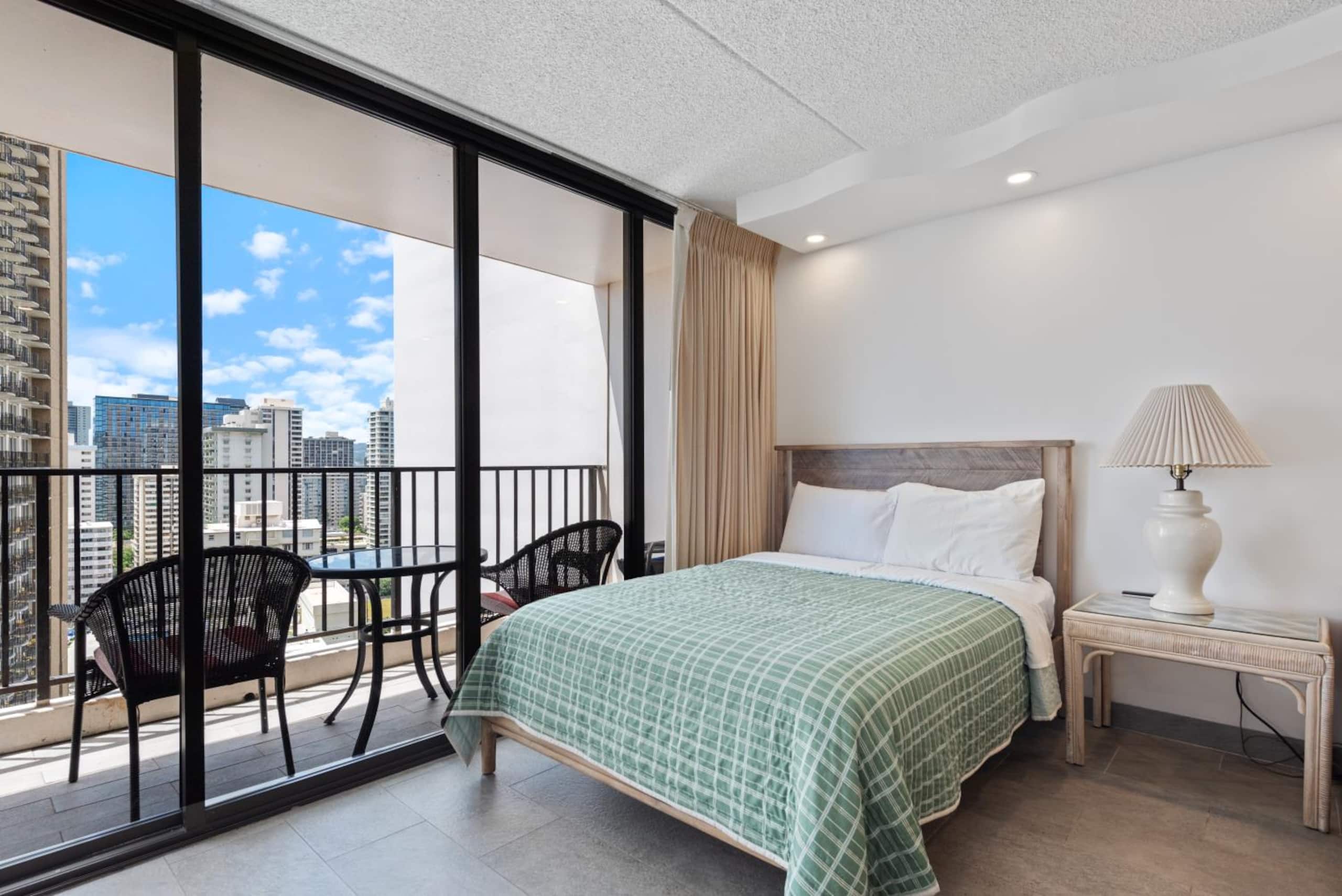Condo in Honolulu · ★4.68 · 1 bedroom · 4 beds · 1 private bath - Image 7