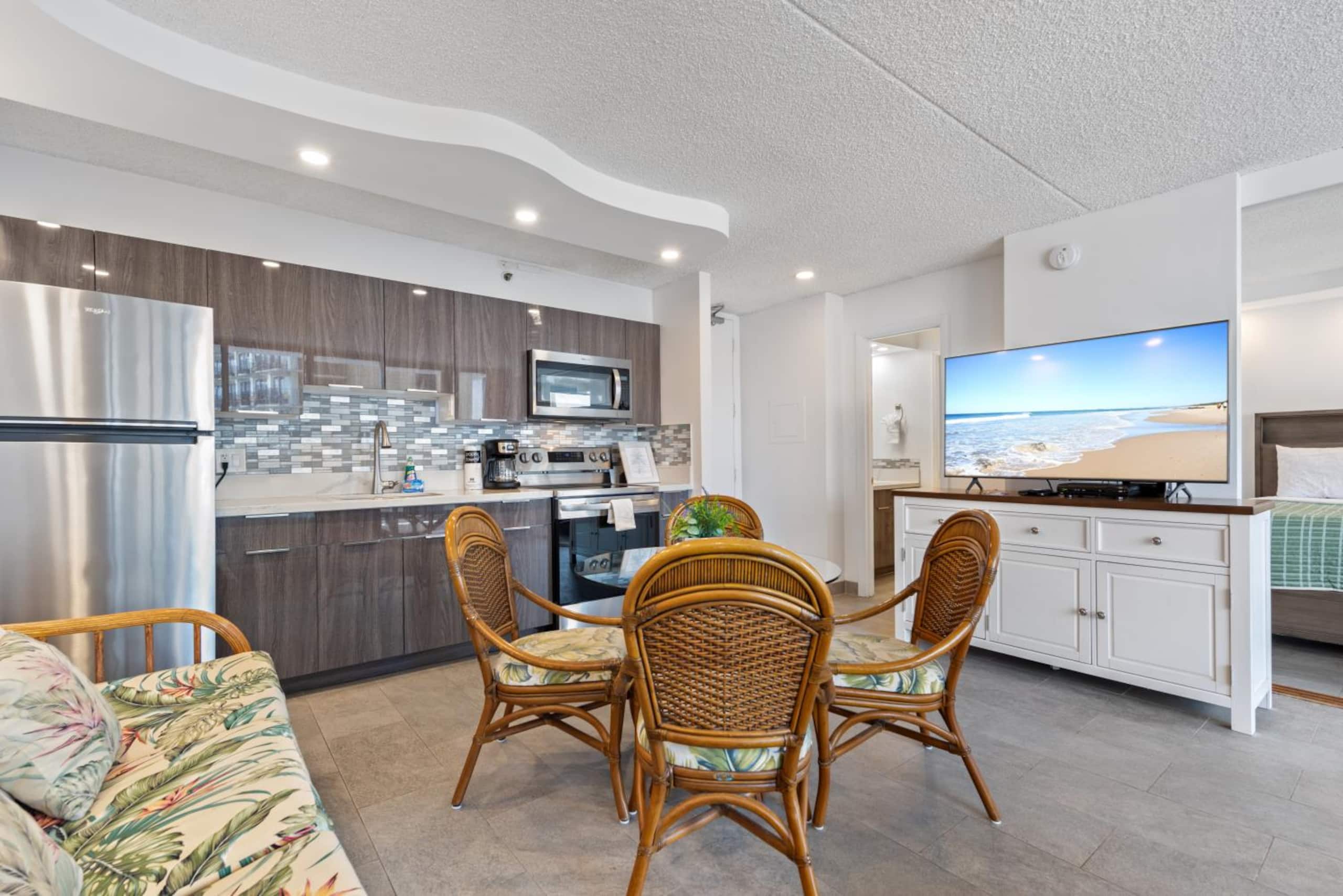 Condo in Honolulu · ★4.68 · 1 bedroom · 4 beds · 1 private bath - Image 9