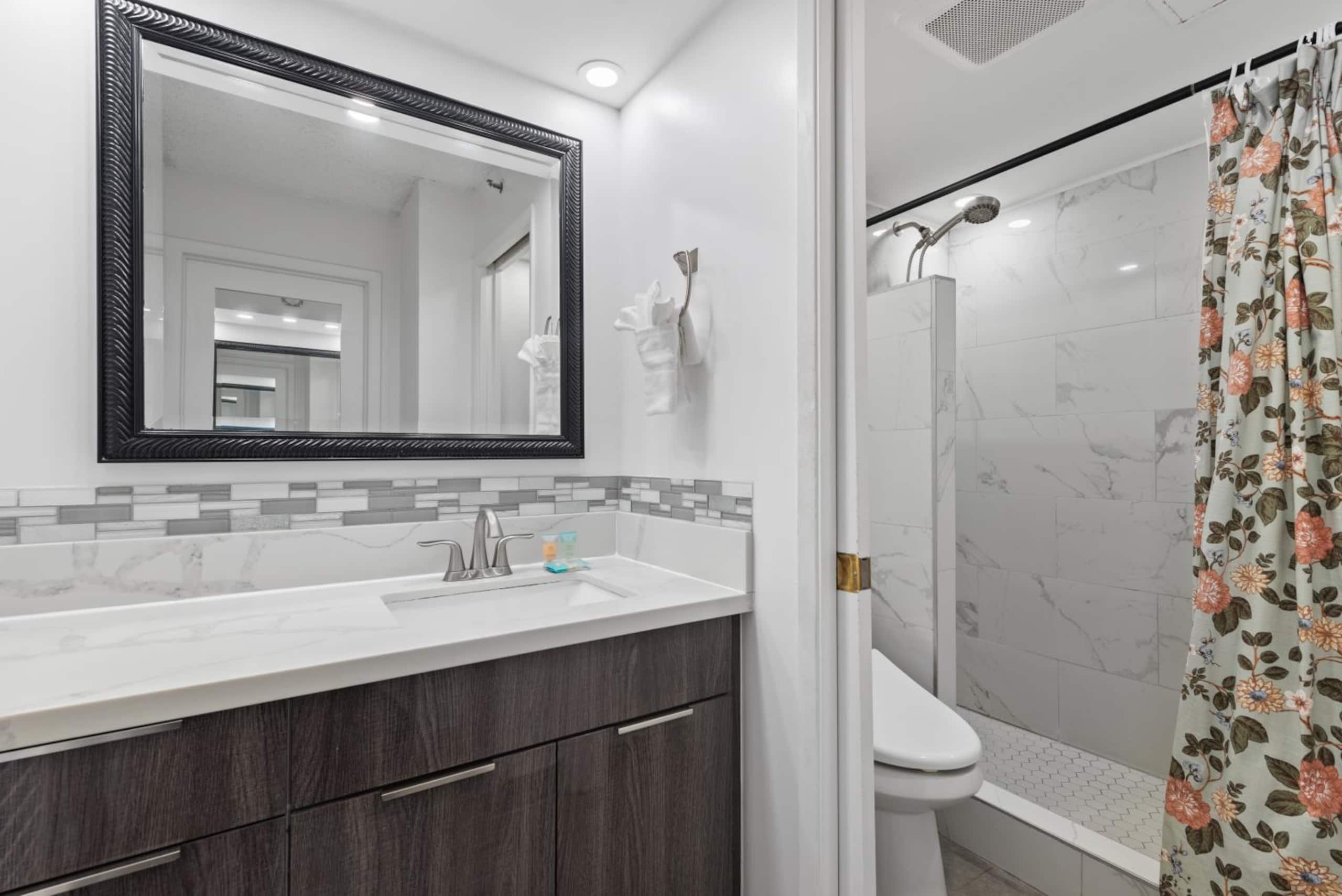 Condo in Honolulu · ★4.68 · 1 bedroom · 4 beds · 1 private bath - Image 15