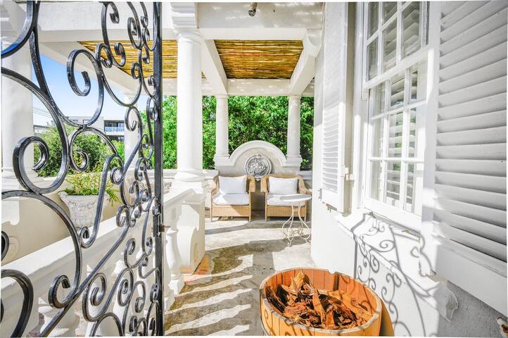 Rhonda’s Manor in Fresnaye – Perfect Location gallery image 2