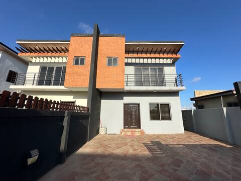 Ghana Luxe City Roomy 3-Bed Furnished Apartment
