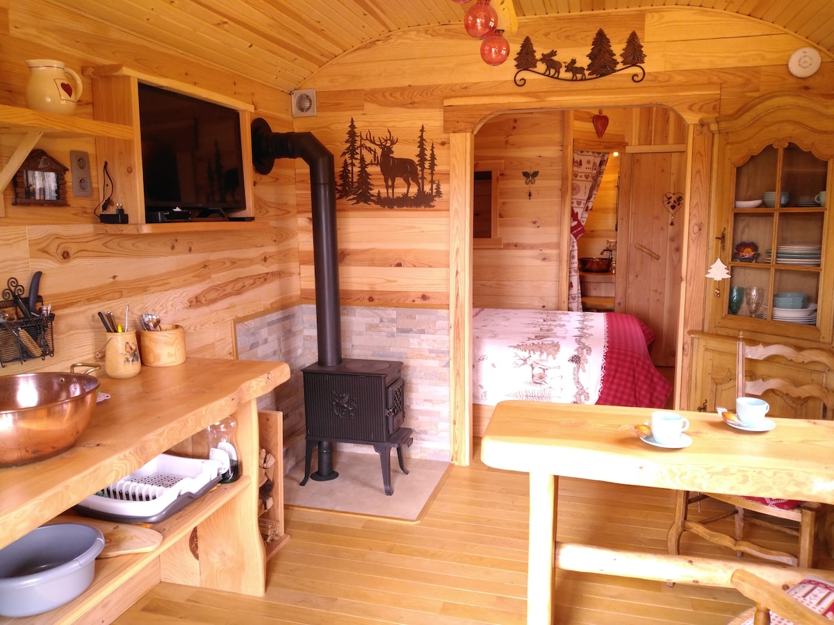 Top performing Airbnb: Au Paradou, a trailer in the countryside in Rochefort