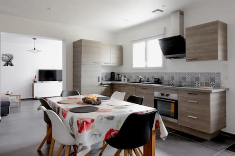 Pétillante family home