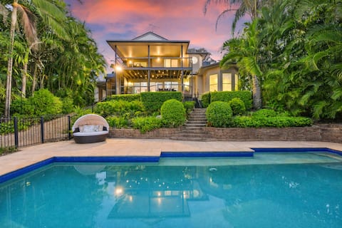 Coco Palms - 700m to beach - sleeps up to 12