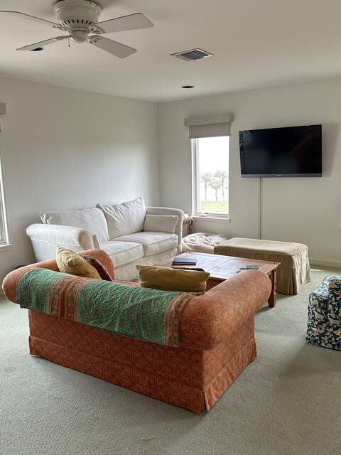 Top Airbnb: Private and quiet. 1- bedroom apt on the bay. in Corpus Christi Coastal