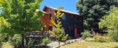Large cabin at Lake Colbún with private access to the lake