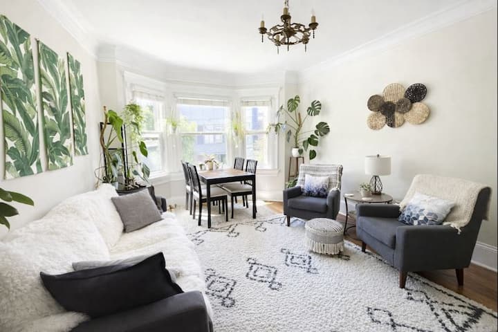 Pleasant Bedroom In Victorian Home - San Francisco, CA