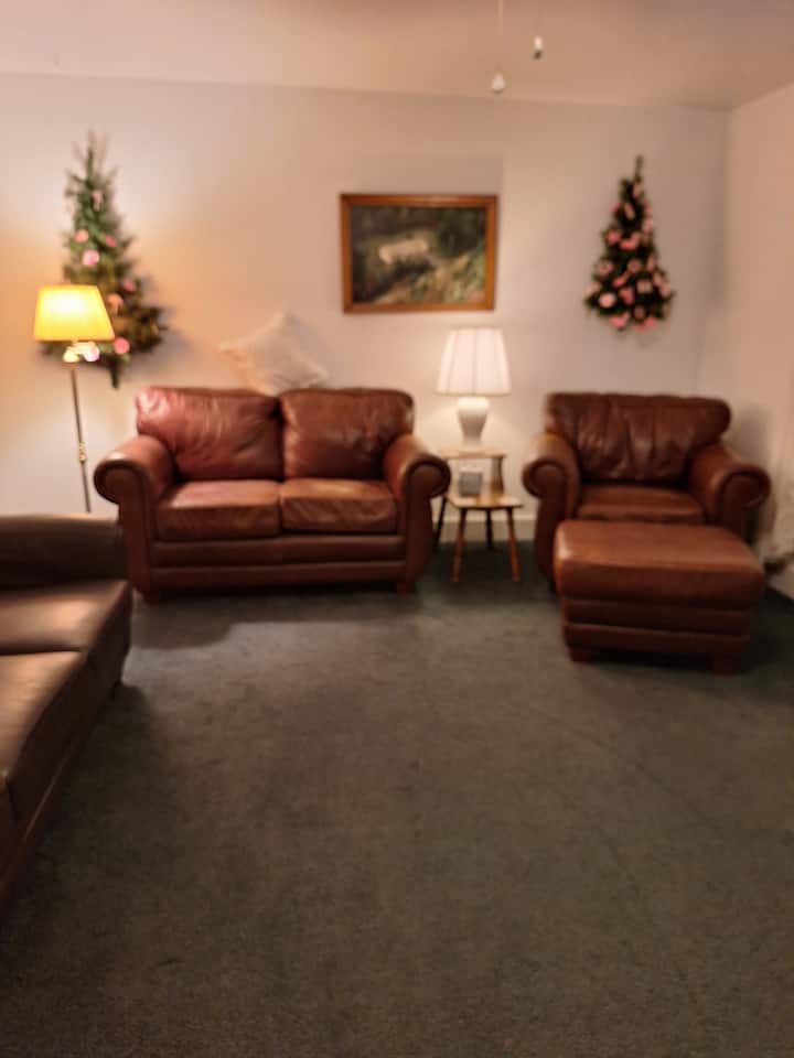Welcome To Serenity. Country Setting. All 1 Floor. - Weaver Lake, Windsor