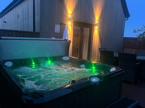 5 Star 3-Bed Cottage & Jacuzzi Hot Tub - Moonlight