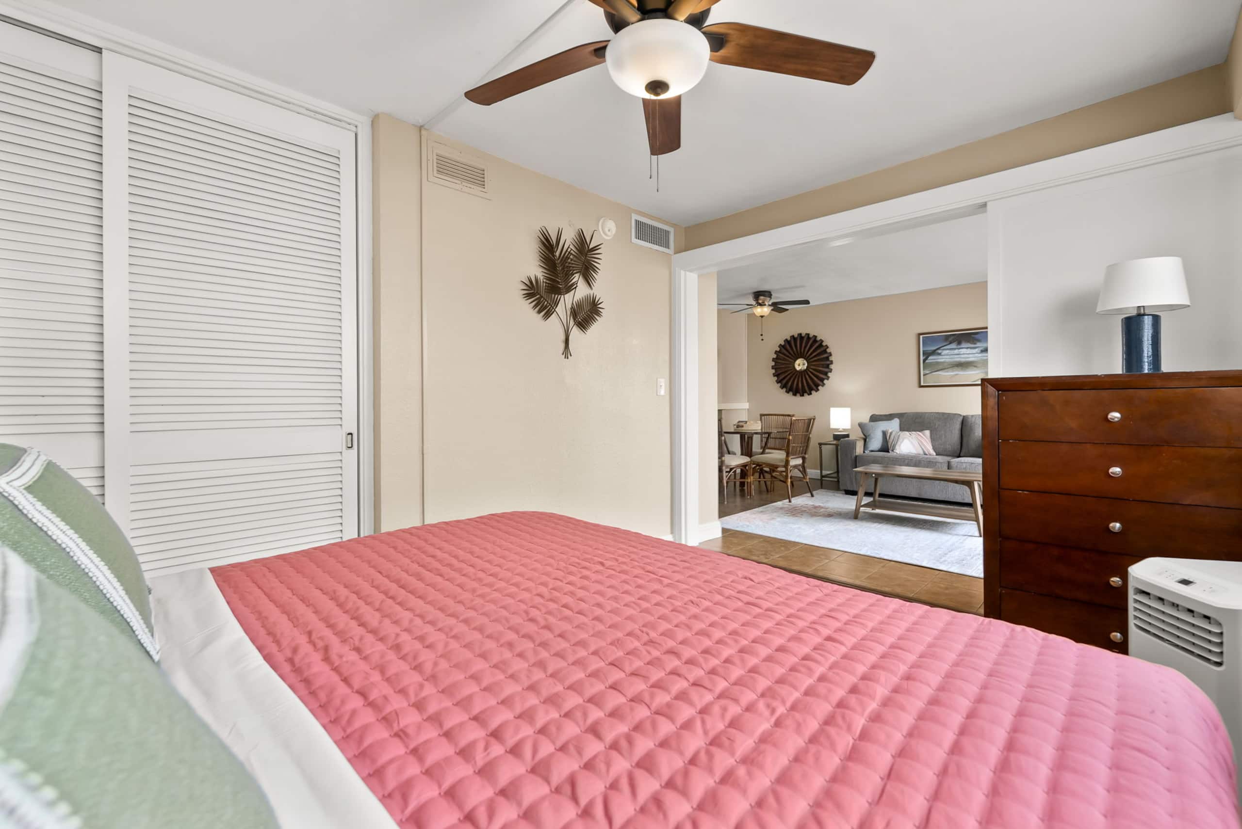 Condo in Honolulu · ★4.43 · 2 bedrooms · 3 beds · 1 bath - Image 12