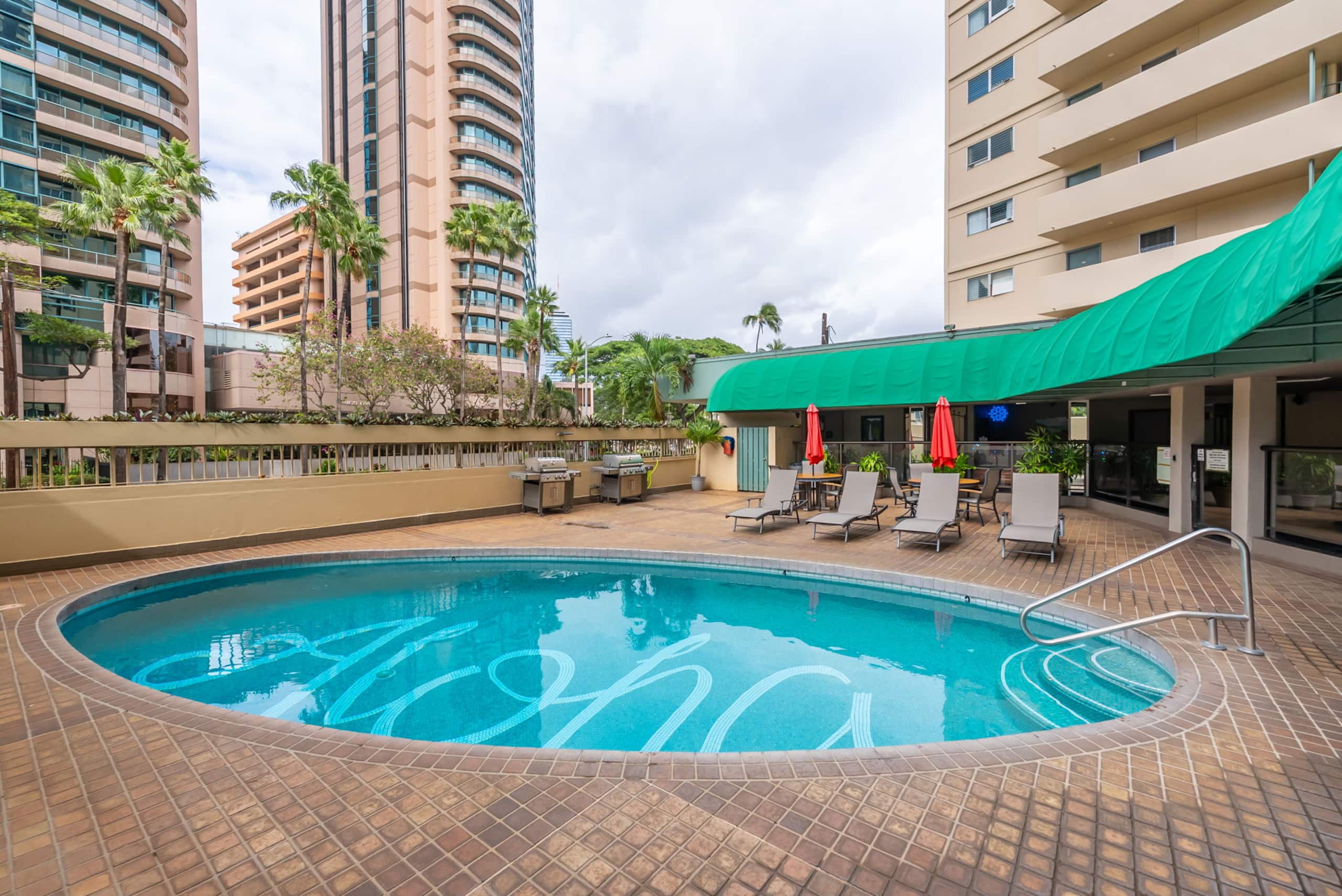 Condo in Honolulu · ★4.43 · 2 bedrooms · 3 beds · 1 bath - Image 24