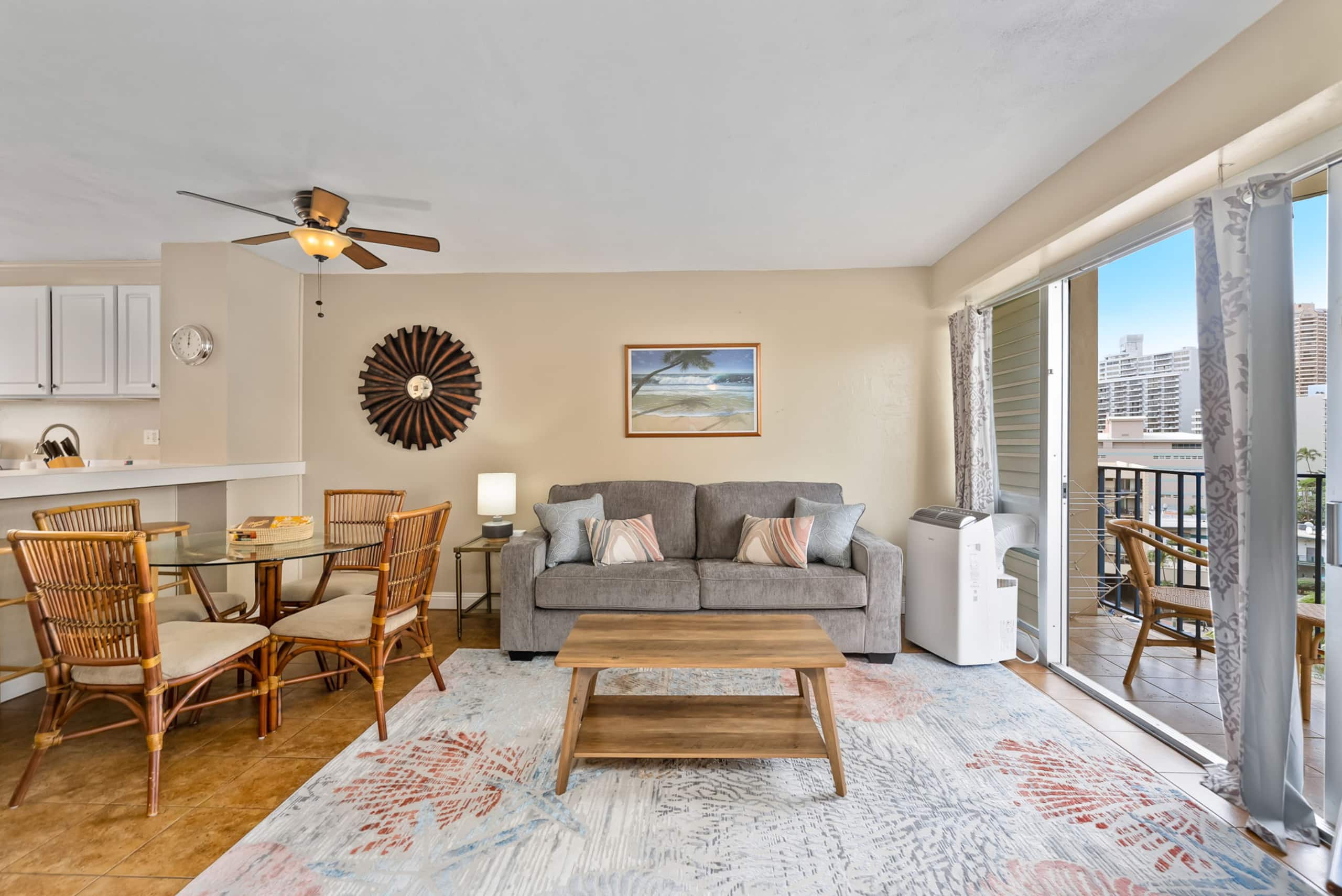 Condo in Honolulu · ★4.43 · 2 bedrooms · 3 beds · 1 bath - Image 4