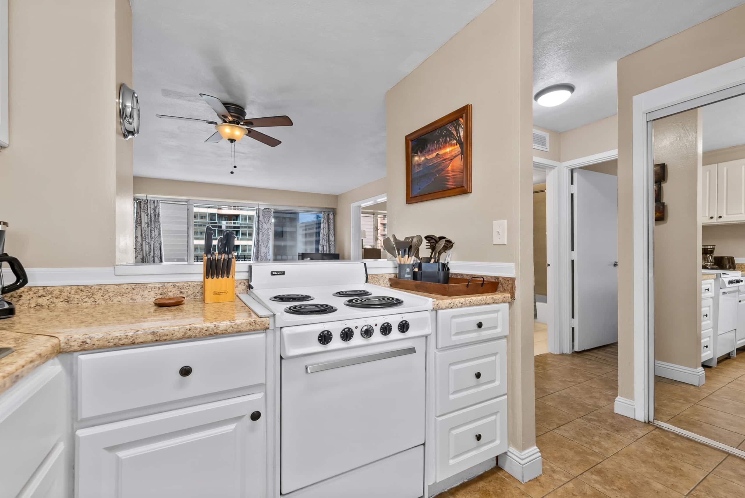 Condo in Honolulu · ★4.43 · 2 bedrooms · 3 beds · 1 bath - Image 6