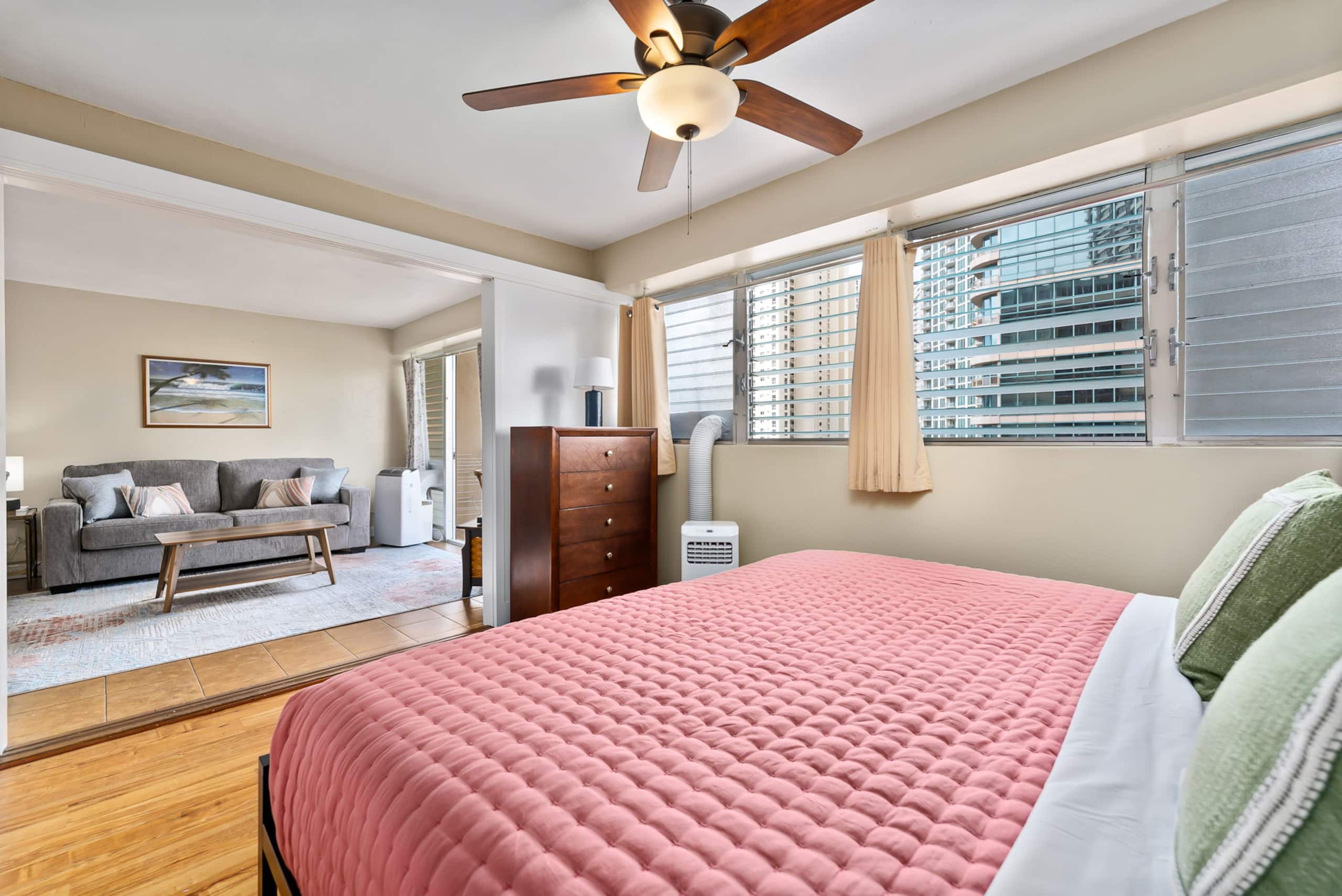 Condo in Honolulu · ★4.43 · 2 bedrooms · 3 beds · 1 bath - Image 13