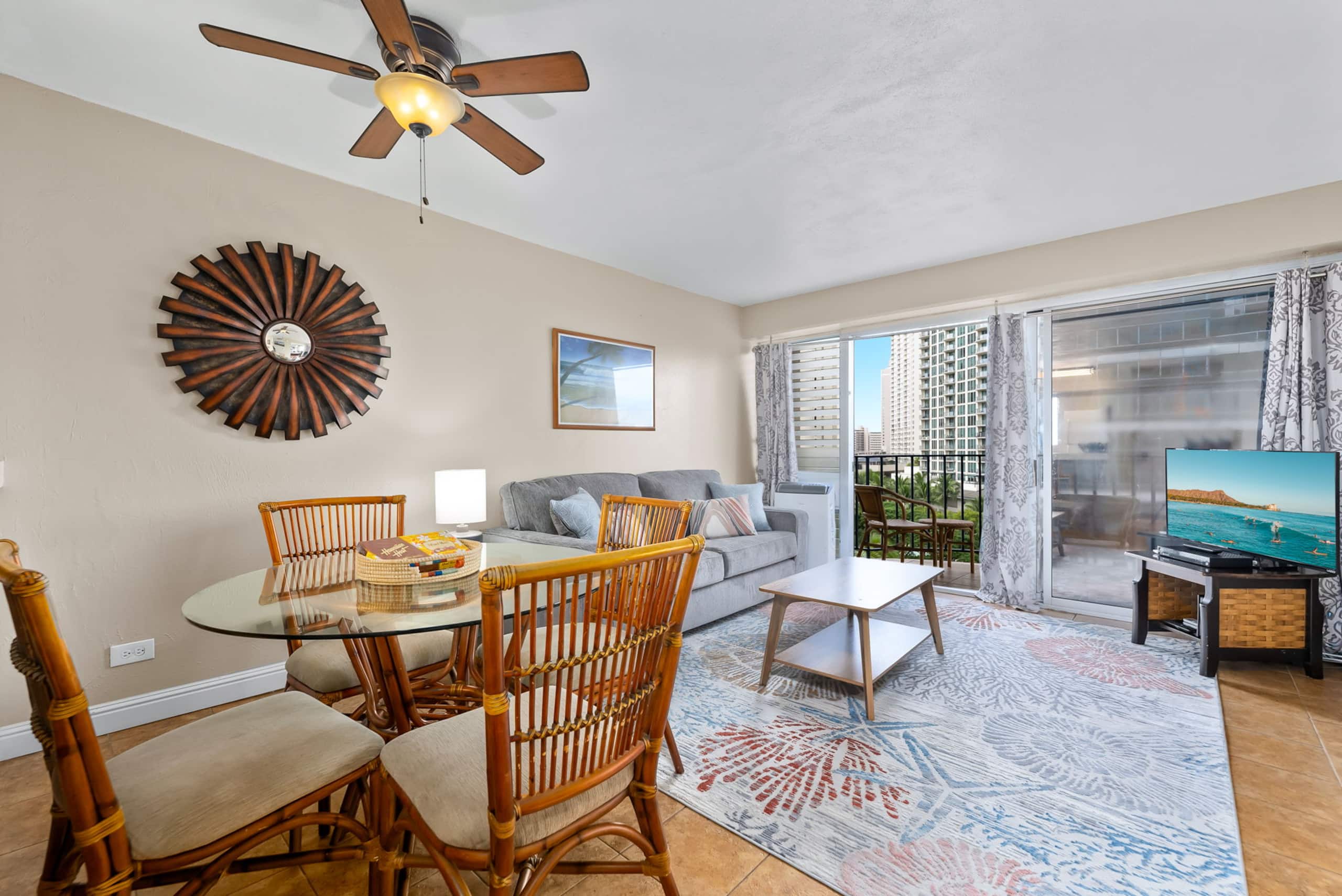 Condo in Honolulu · ★4.43 · 2 bedrooms · 3 beds · 1 bath - Image 5