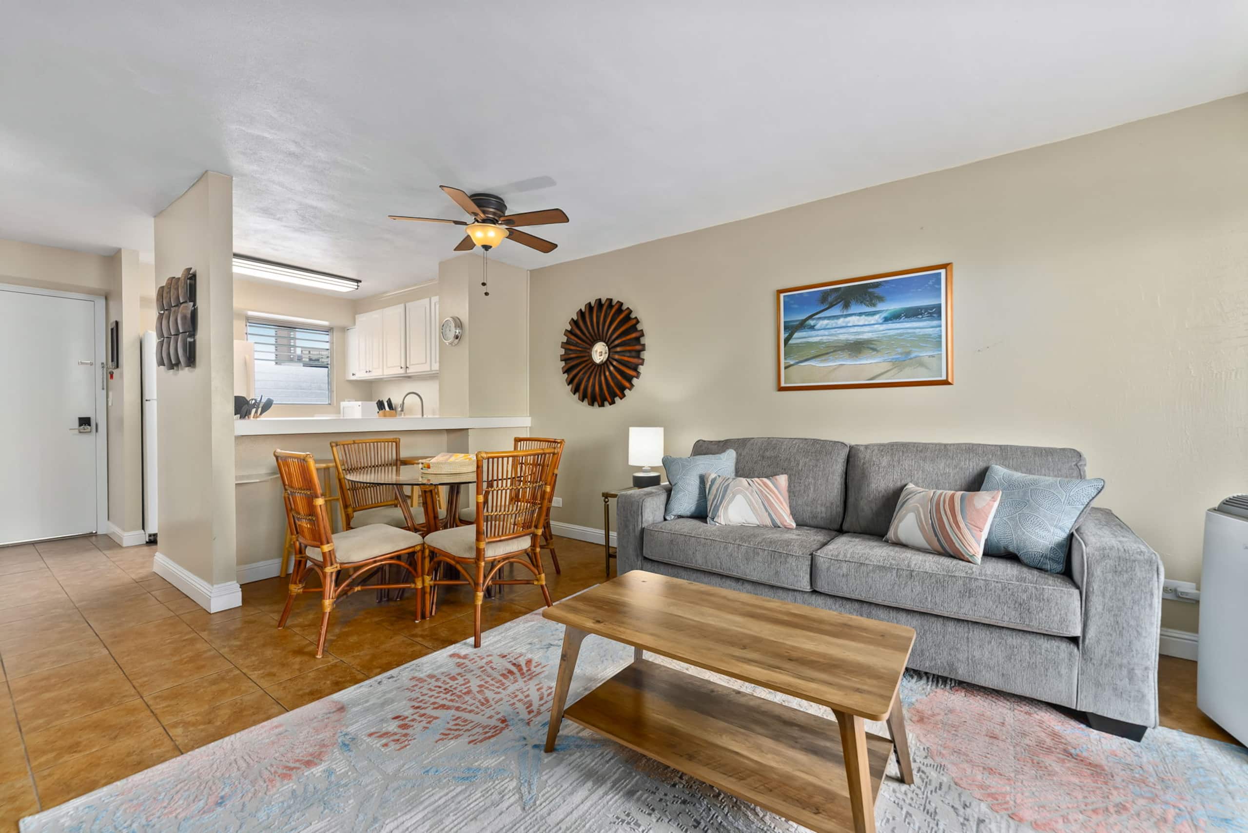 Condo in Honolulu · ★4.43 · 2 bedrooms · 3 beds · 1 bath - Image 3