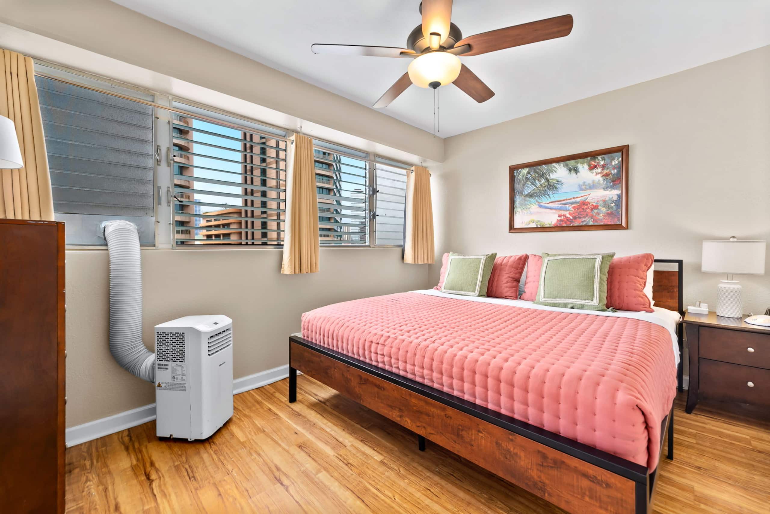 Condo in Honolulu · ★4.43 · 2 bedrooms · 3 beds · 1 bath - Image 11