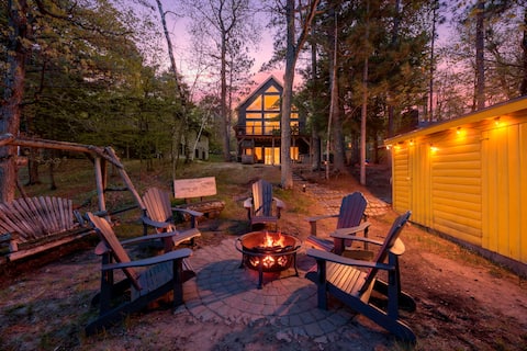 Lakefront Spacious Escape: 4 Kings+Dock+Kayaks
