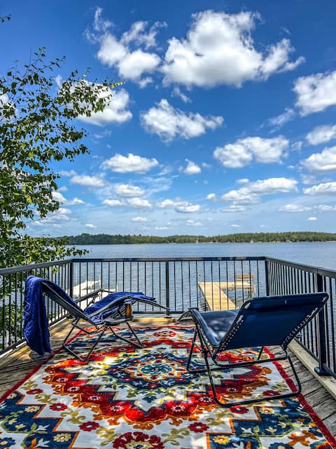 Lakefront Group Getaway: 4 Kings+Dock+Kayaks