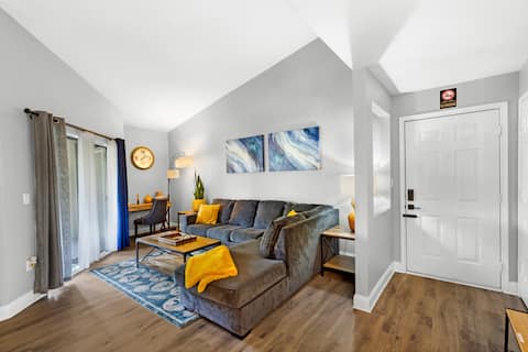 Successful Airbnb property: Renovated, free Parking only 10 min to the beach in Clearwater