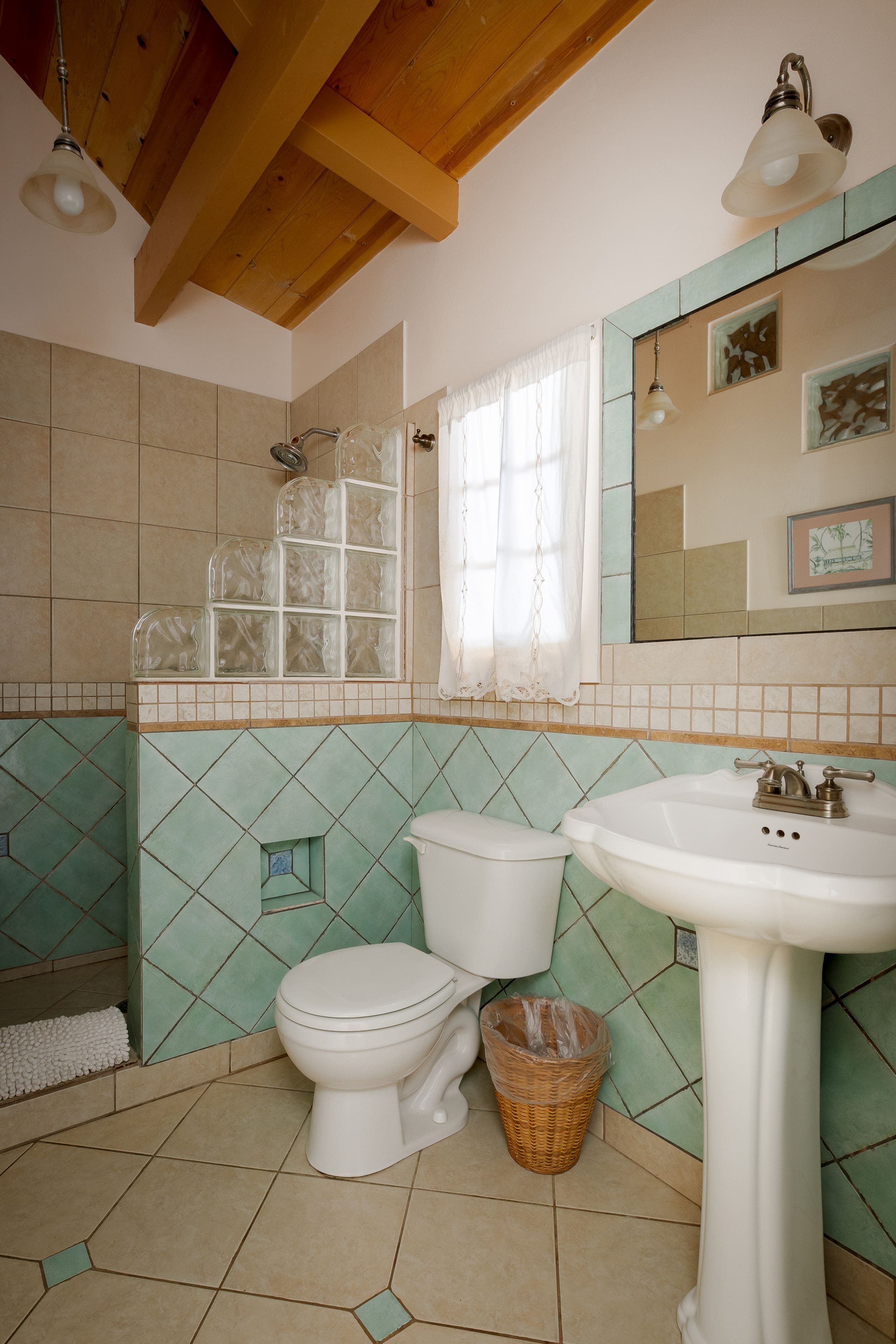 Private Garden Apartment in Historic Waimea Home - Image 10