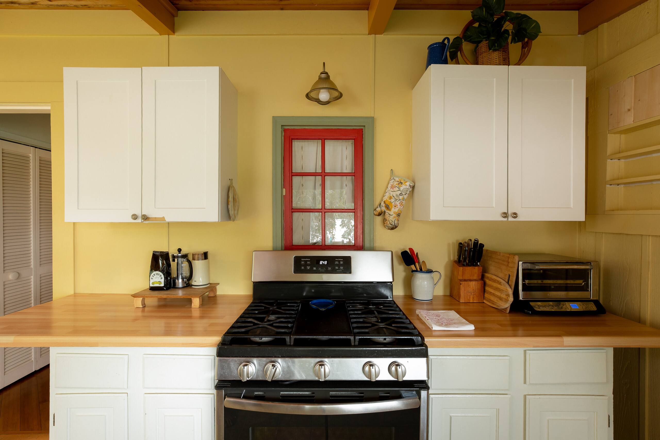 Private Garden Apartment in Historic Waimea Home - Image 3
