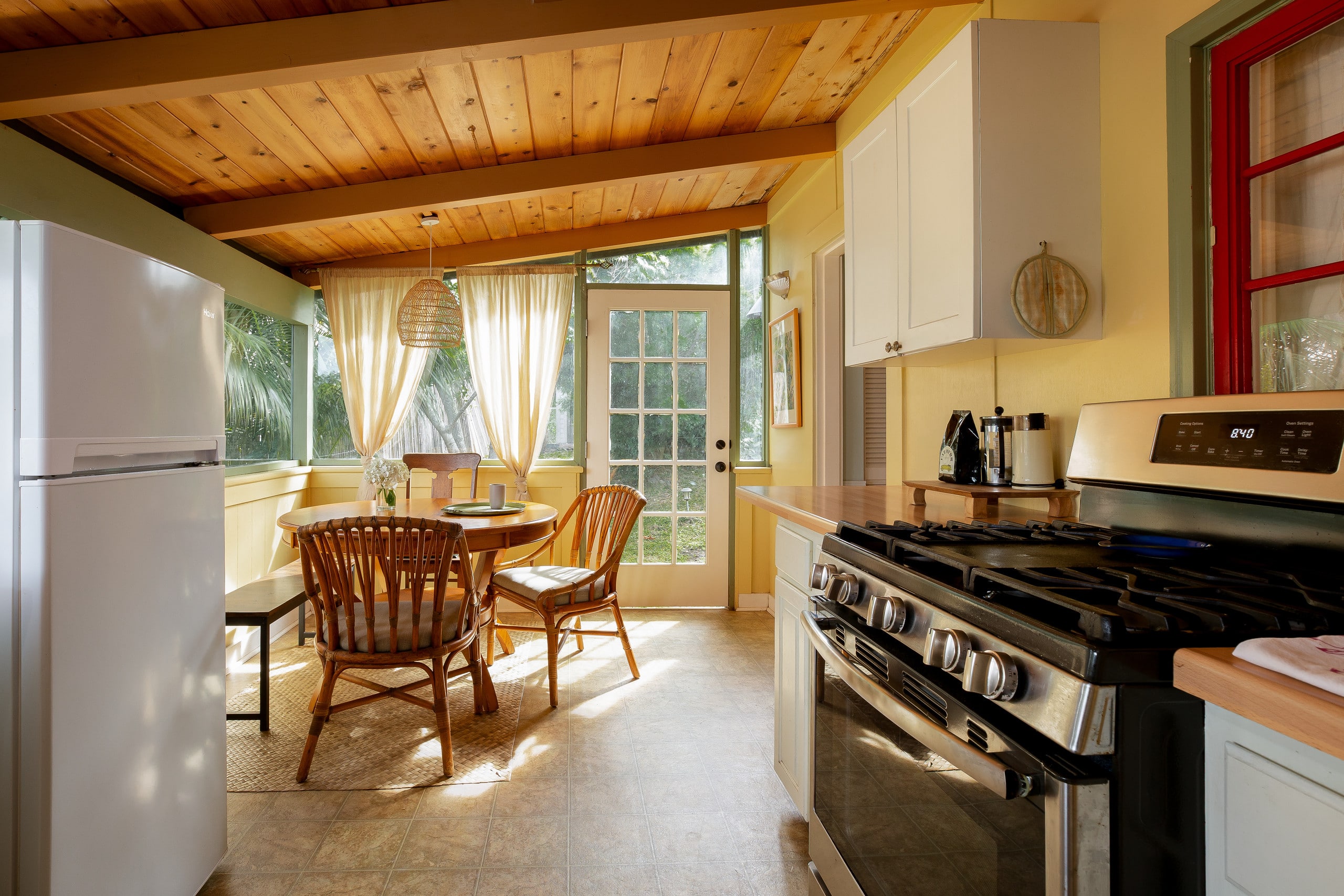Private Garden Apartment in Historic Waimea Home - Image 2