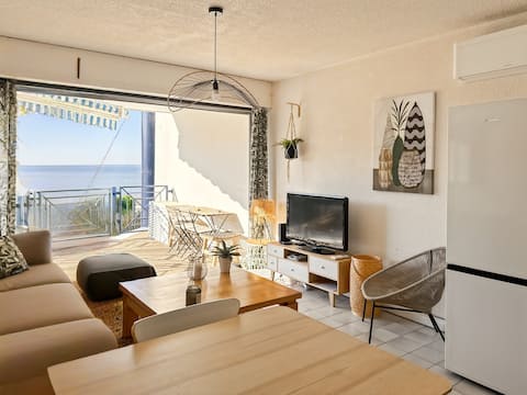 Successful Airbnb property: Beautiful apartment with ocean view – A/C, parking – beach 50 m away in Andernos Les Bains