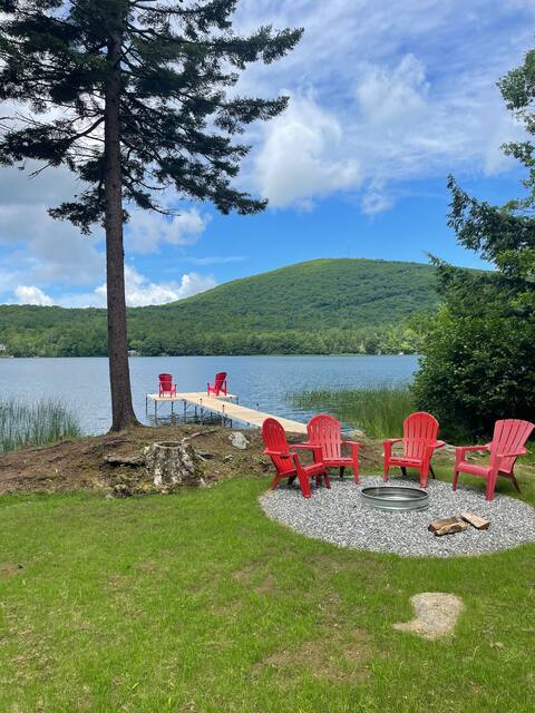 Hobb’s House - Year Round Log Cabin on the Water