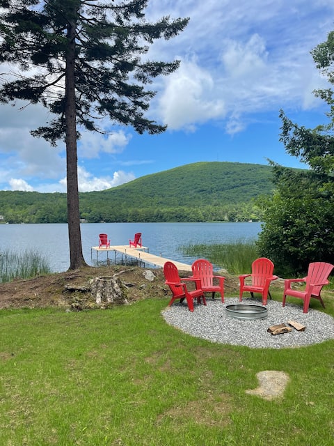 Hobb’s House - Year Round Log Cabin on the Water