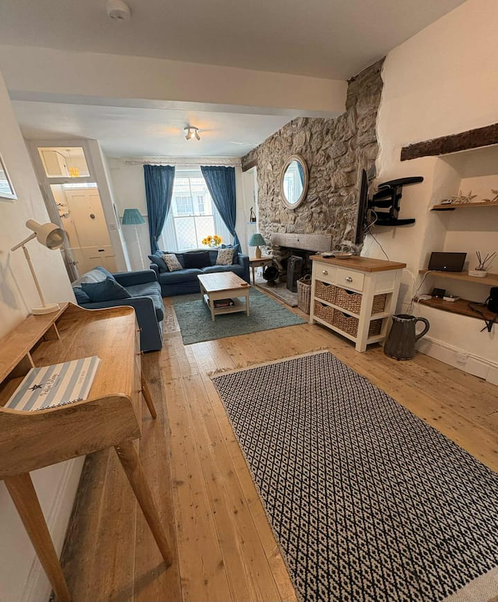 Delightful Three Bedroom Cottage
Two Bathrooms - Pendower Beach