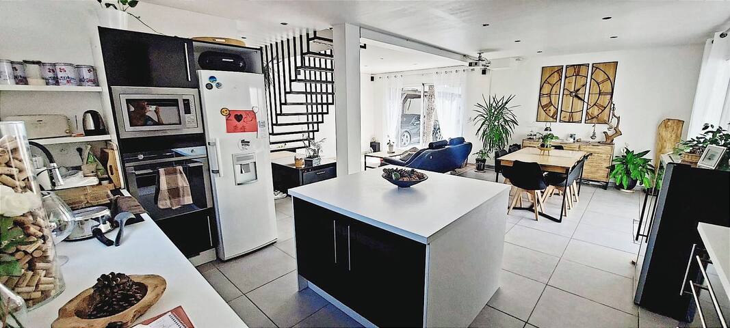 Maison moderne avec piscine Bordeaux gallery image 5